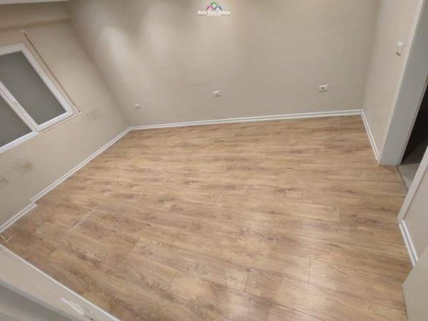 Tirane, jepet me qera zyre Kati 3, 104 m² 650 Euro (rruga e dibres)