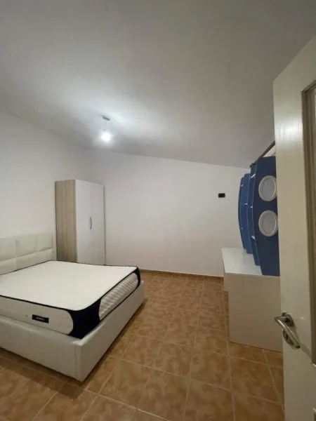 Tirane, jepet me qera apartament duplex 3+1+A+BLK Kati 2, 120 m² 30.000 Leke (Farke)