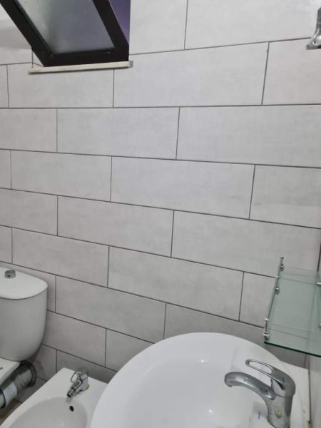 Tirane, jepet me qera dyqan Kati 0, 70 m² 700 Euro (Siri Kodra)