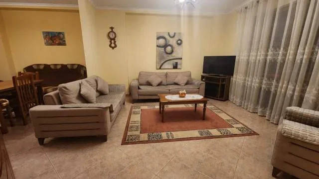 Tirane, jepet me qera apartament 2+1 Kati 2, 130 m² 600 Euro (Shkolla e Baletit)