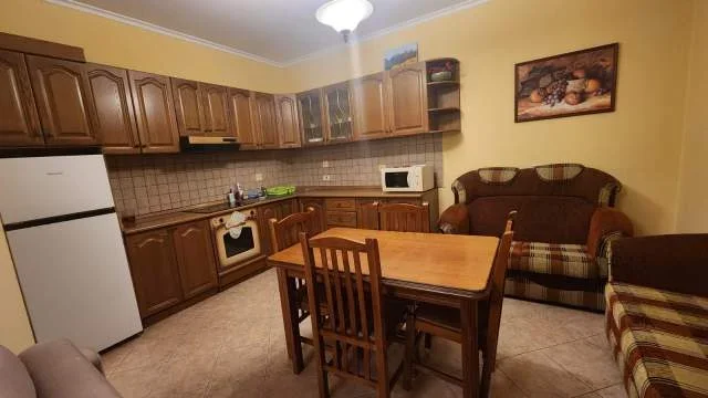 Tirane, jepet me qera apartament 2+1 Kati 2, 130 m² 600 Euro (Shkolla e Baletit)
