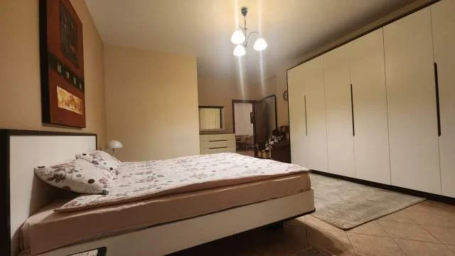 Tirane, jepet me qera apartament 2+1 Kati 2, 130 m² 600 Euro (Shkolla e Baletit)