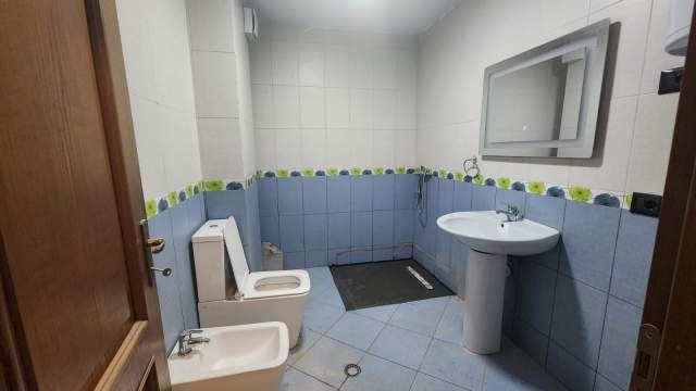 Tirane, shitet apartament 3+1+BLK Kati 3, 133 m²  (Liqeni i Thate)