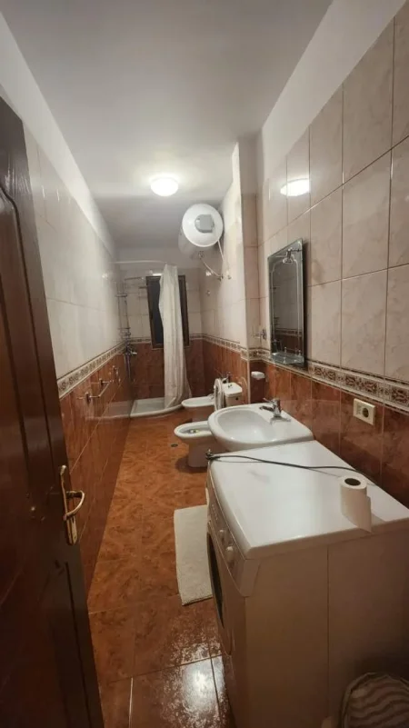 Tirane, jepet me qera apartament 2+1 Kati 2, 130 m² 600 Euro (Shkolla e Baletit)