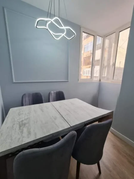 Tirane, jepet me qera 1+1 Kati 3, 65 m² 450 Euro