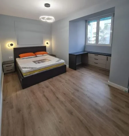 Tirane, jepet me qera 1+1 Kati 3, 65 m² 450 Euro
