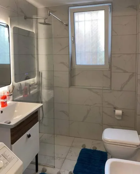 Tirane, jepet me qera apartament Kati 3, 60 m² 500 Euro (rruga e barrikadave)