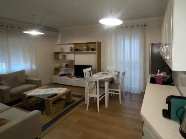 Tirane, jepet me qera apartament Kati 3, 60 m² 500 Euro (rruga e barrikadave)