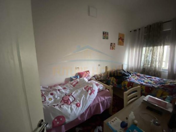 Tirane, shitet apartament 3+1 Kati 1, 101 m² 120.000 Euro (UNAZA E RE)