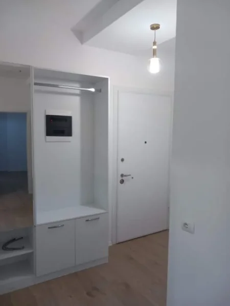 Tirane, jepet me qera apartament 2+1+BLK Kati 6, 95 m² 600 Euro (Rruga Siri Kodra)