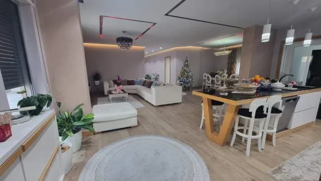 Vlore, shes Penthouse 3+1+BLK 211 m² 400.000  (Transballkanike)