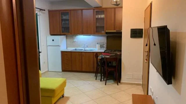 Tirane, jepet me qera apartament 1+1+BLK Kati 5, 65 m² 40.000 Leke (don bosko)