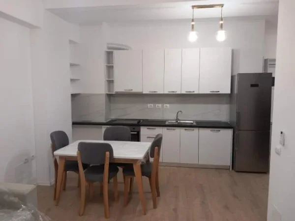 Tirane, jepet me qera apartament 2+1+BLK Kati 6, 95 m² 600 Euro (Rruga Siri Kodra)