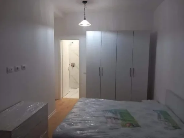 Tirane, jepet me qera apartament 2+1+BLK Kati 6, 95 m² 600 Euro (Rruga Siri Kodra)