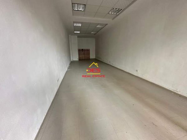 Vlore, shitet dyqan Kati 0, 52 m² 65.000 Euro (Prane Konad)