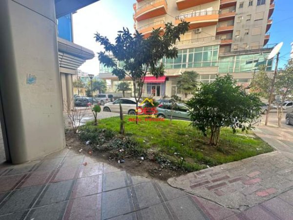 Vlore, shitet dyqan Kati 0, 52 m² 65.000 Euro (Prane Konad)