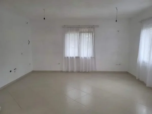 Tirane, jepet me qera Vile Kati 0, 107 m² 500 Euro (Lunder)