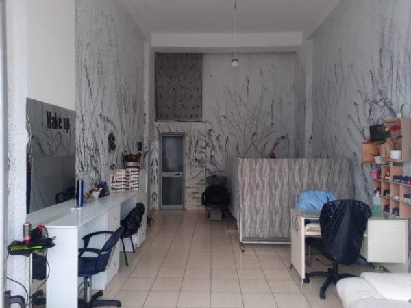 Tirane, shitet dyqan Kati 0, 33 m² 92.000 Euro (Rruga Tom Plezha)