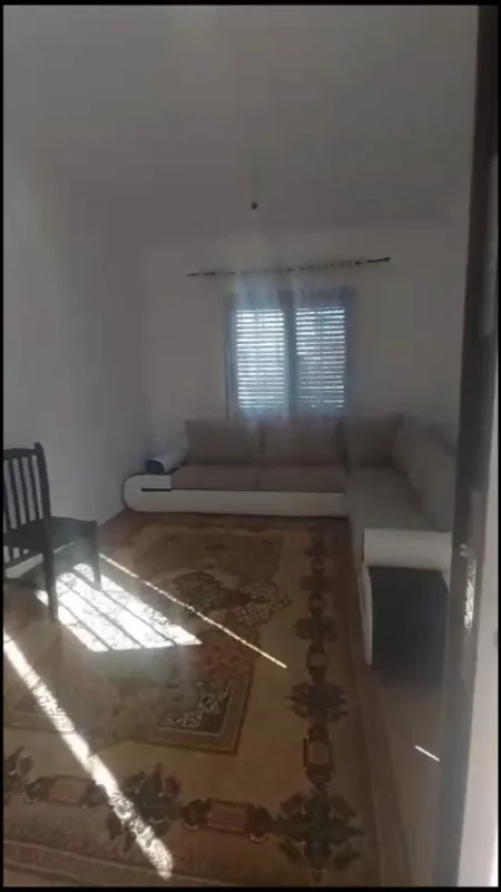 Tirane, jepet me qera shtepi 1+1+BLK Kati 3, 65 m² 30.000 Leke (prane Shinave)