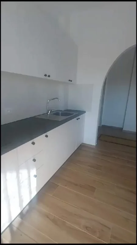 Tirane, jepet me qera apartament 1+1+BLK Kati 3, 75 m² 30.000 Leke (ne fund te rruges Jordan Misja)