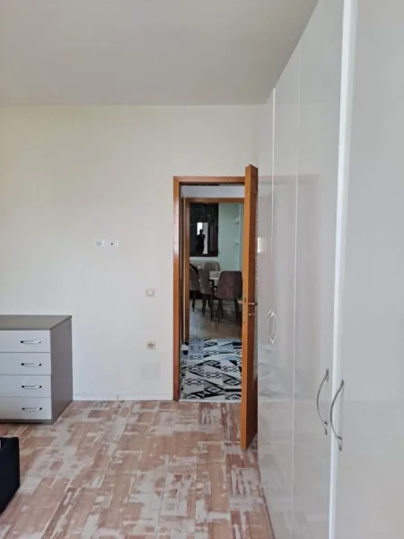 Tirane, jepet me qera apartament 2+1 Kati 2, 85 m² 550 Euro (Ferit Xhajko)
