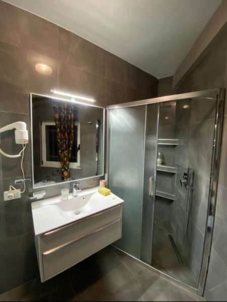 Tirane, jepet me qera apartament 2+1+BLK Kati 5, 85 m² 550 Euro (Vasil Shanto,prane hotel diplomatit)