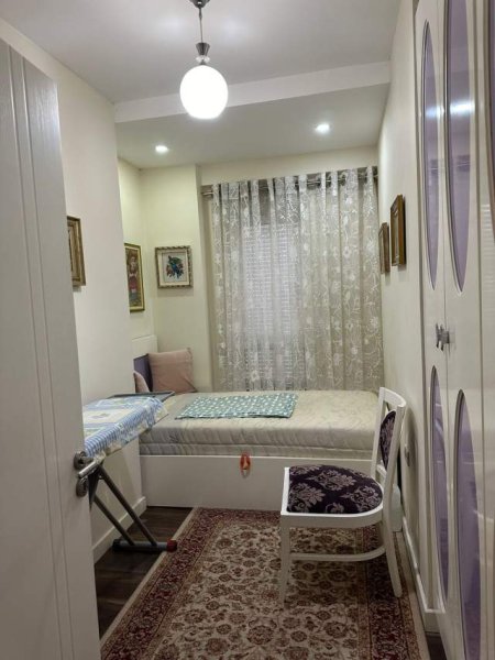 Tirane, jepet me qera apartament 3+1 Kati 2, 90 m² 800 Euro (21 Dhjetori)