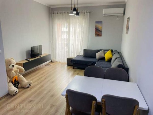 Tirane, jepet me qera apartament 1+1 Kati 5, 65 m² 400 Euro (Ish tregu elektrik)