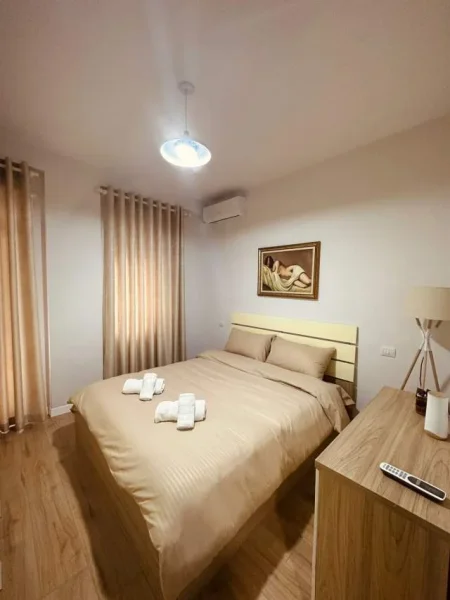 Tirane, jepet me qera apartament 1+1 Kati 2, 70 m² 550 Euro (liqeni i thate)
