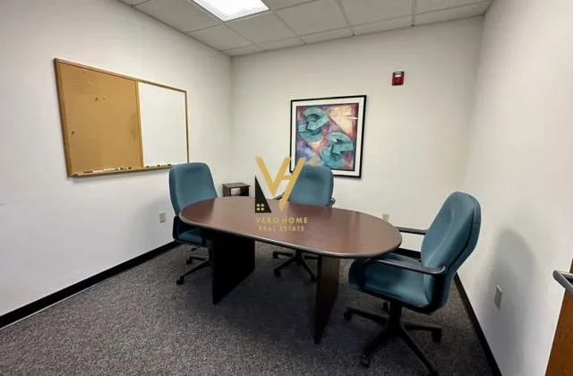 Tirane, shitet ambjent biznesi Kati 0, 32 m² 95.000 Euro (SELVIA)