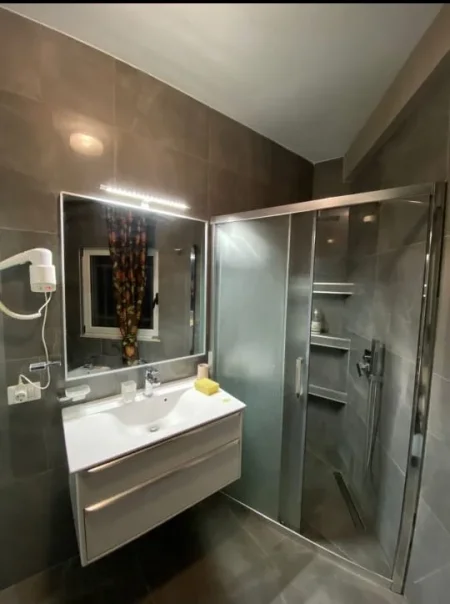 Tirane, jepet me qera apartament 2+1 Kati 5, 90 m²  730 Euro (vasil shanto)