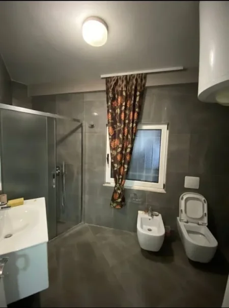Tirane, jepet me qera apartament 2+1 Kati 5, 90 m²  730 Euro (vasil shanto)