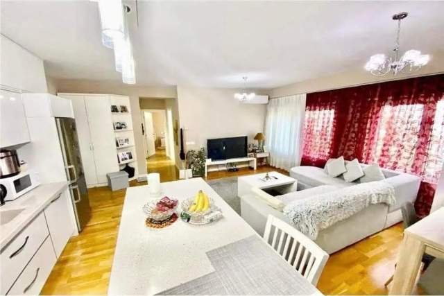 Tirane, shitet apartament 2+1 86 m²