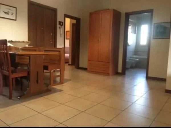 Tirane, jepet me qera apartament 2+1+BLK Kati 3, 120 m² 500 Euro (Rruga e Durresit)