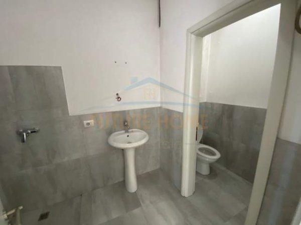 Tirane, shitet apartament 1+1 Kati 8, 87 m² 78000 Euro (Kthesa E Kamzes)