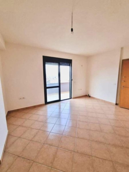 Tirane, shitet 1+1 70 m² 121.000 Euro