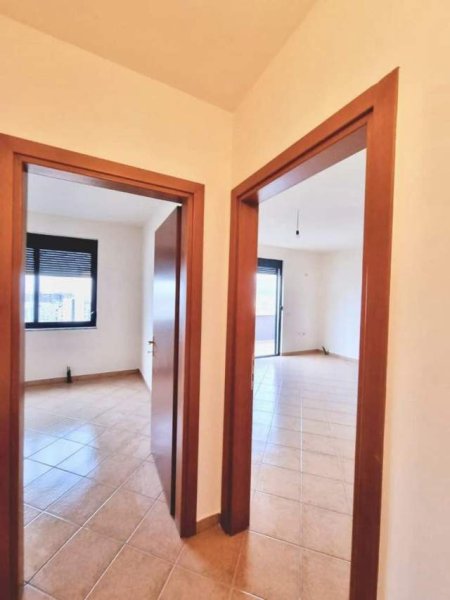 Tirane, shitet 1+1 70 m² 121.000 Euro