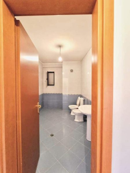 Tirane, shitet 1+1 70 m² 121.000 Euro