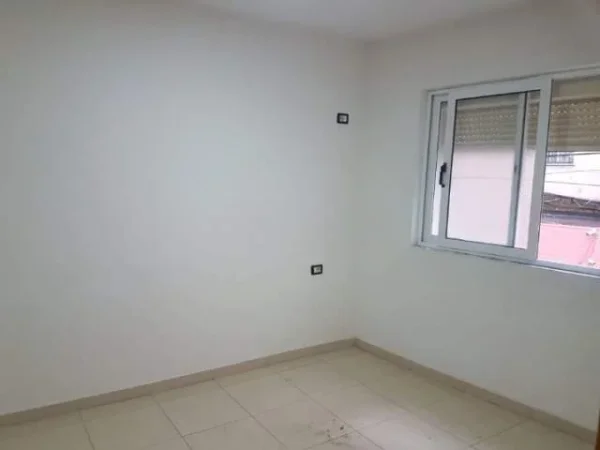 Tirane, jepet me qera apartament 1+1+BLK Kati 1, 65 m² 350 Euro (21 Dhjetori)