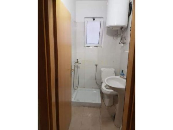 Tirane, jepet me qera apartament 1+1+BLK Kati 1, 65 m² 350 Euro (21 Dhjetori)