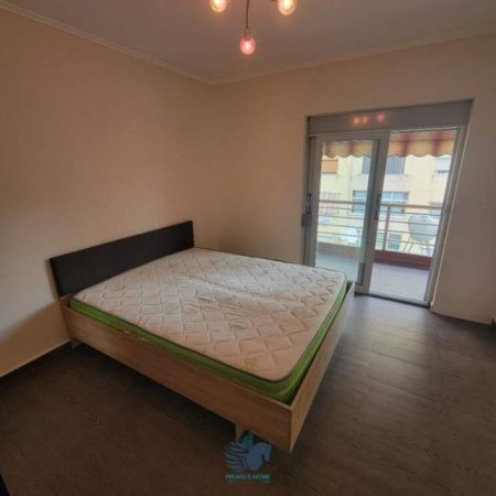 Tirane, jepet me qera apartament 1+1 Kati 4, 60 m² 550 Euro (Brryl)