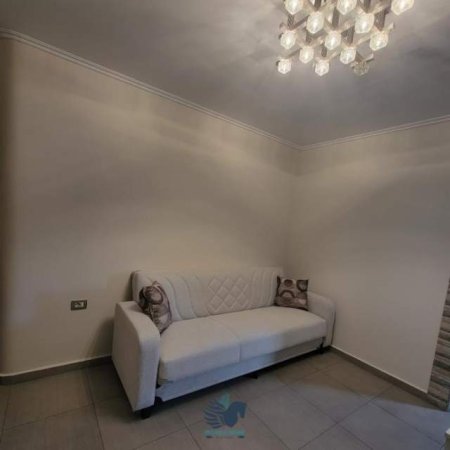 Tirane, jepet me qera apartament 1+1 Kati 4, 60 m² 550 Euro (Brryl)