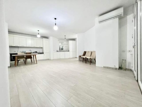Tirane, shitet apartament 1+1 72 m² 124.000