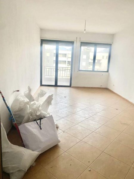 Tirane, shitet apartament 134 m² 225.000 Euro