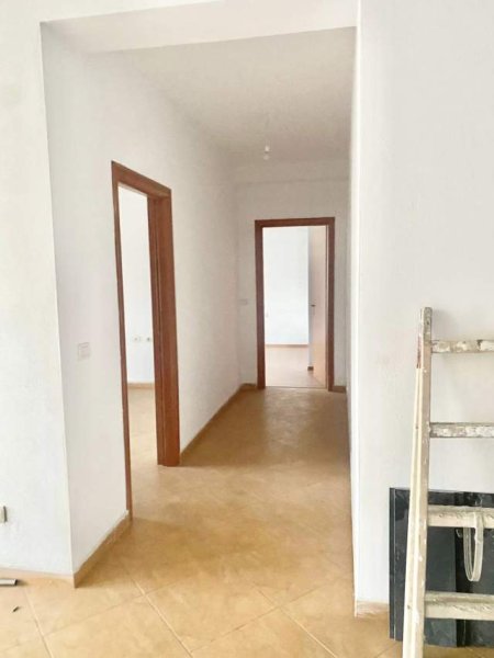 Tirane, shitet apartament 134 m² 225.000 Euro