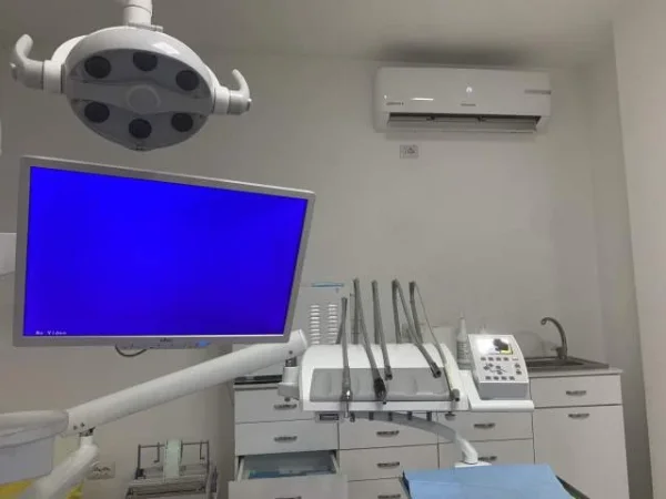 Tirane, Shitet Klinike Dentare me te gjitha pajisjet 50 m² 12.000 €
