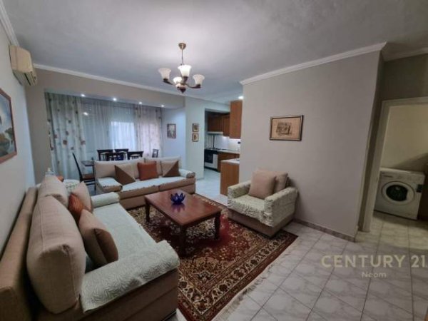 Tirane, jepet me qera apartament 1+1 Kati 3, 62 m² 500 Euro (Komuna e Parisit, prane Stadiumit Dinamo)