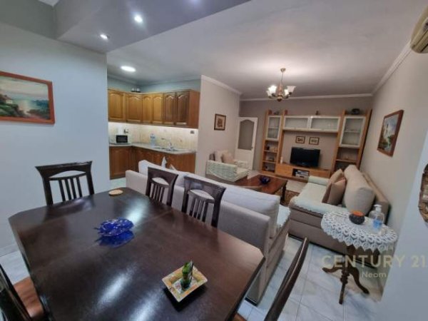 Tirane, jepet me qera apartament 1+1 Kati 3, 62 m² 500 Euro (Komuna e Parisit, prane Stadiumit Dinamo)