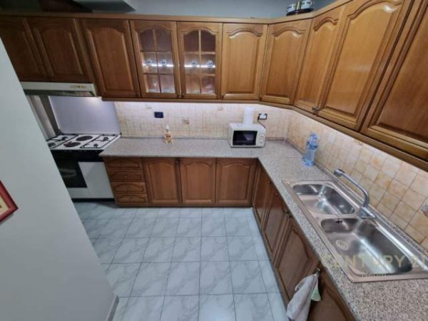 Tirane, jepet me qera apartament 1+1 Kati 3, 62 m² 500 Euro (Komuna e Parisit, prane Stadiumit Dinamo)