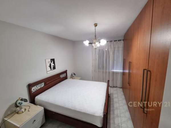 Tirane, jepet me qera apartament 1+1 Kati 3, 62 m² 500 Euro (Komuna e Parisit, prane Stadiumit Dinamo)